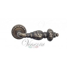 Ручка дверная на круглой розетке Venezia Lucrecia D2 Бронза античная