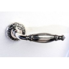 Ручка дверная на круглой розетке Pasini Queen Silver Antique Серебро античное