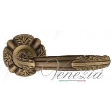 Ручка дверная на круглой розетке Venezia Angelina D5 Бронза матовая