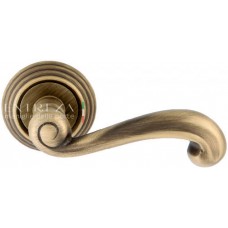 Ручка дверная на круглой розетке Extreza "BERTA" (Берта) 312  R05 Бронза матовая F03