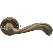 Ручка дверная на круглой розетке Extreza "NINA" (Нина) 317  R01 Бронза матовая F03