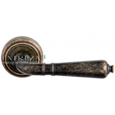 Ручка дверная на круглой розетке Extreza "PETRA" (Петра) 304  R01 Бронза античная F23