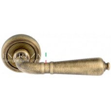 Ручка дверная на круглой розетке Extreza PETRA (Петра) 304  R01 Бронза матовая F03