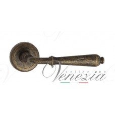 Ручка дверная на круглой розетке Venezia Classic D1 Бронза античная